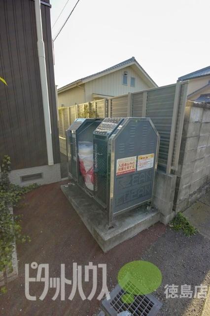 シャーメゾンエピナールⅢ番館　B 共有部分