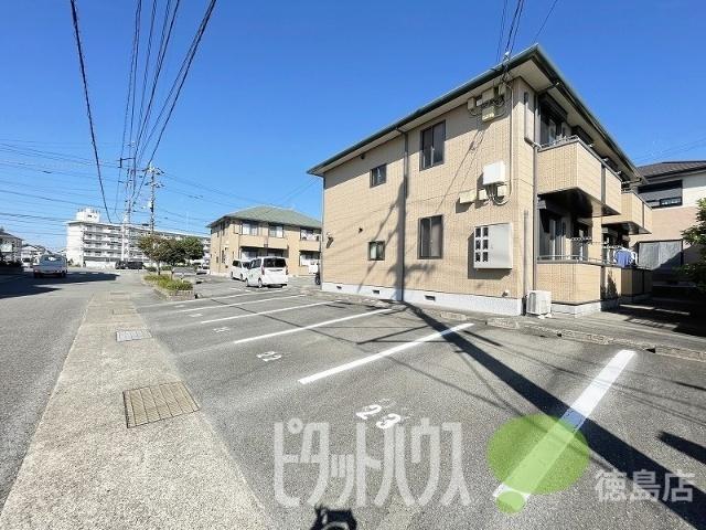 徳島市西新浜町アパート 駐車場