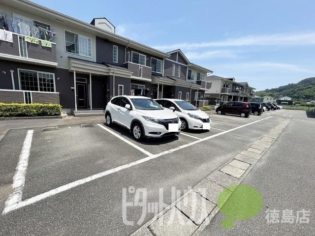徳島市大原町アパート 駐車場