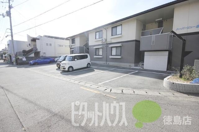 ハーバービュー赤石 駐車場
