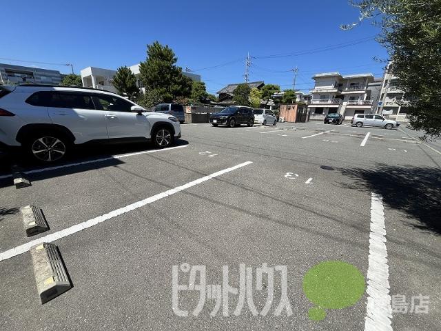 徳島市大和町マンション 駐車場