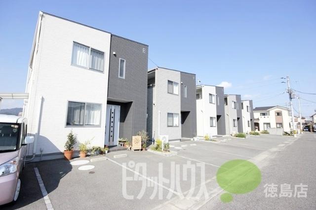 ティエドゥール新浜 駐車場