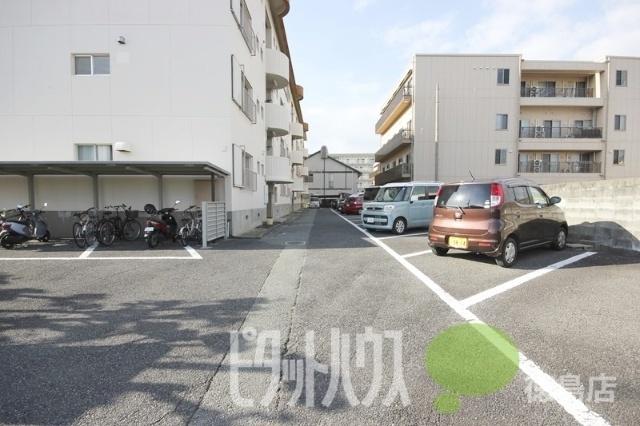 徳島市昭和町マンション 駐車場