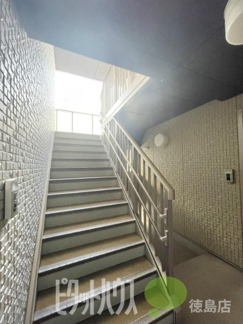 徳島市上吉野町マンション エントランス