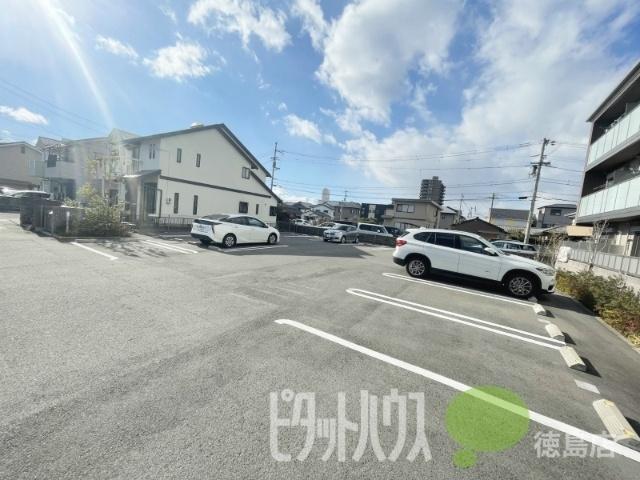 徳島市上吉野町マンション 駐車場