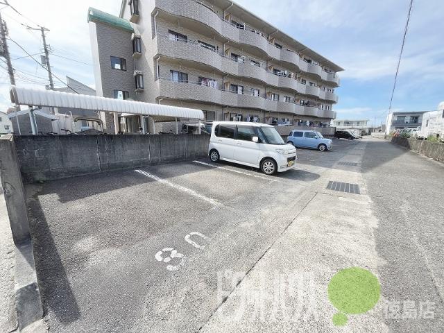 アーバンコート論田 駐車場
