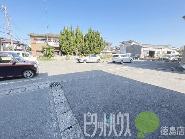 徳島市八万町アパート 駐車場