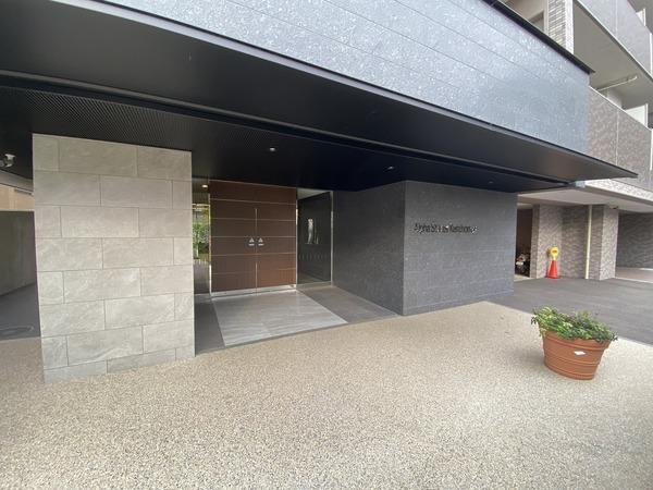 アルファステイツ県庁前 エントランス