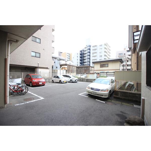 駅前なのに敷地内駐車場です