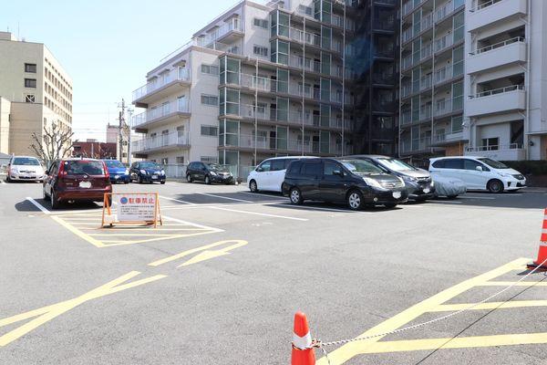 きっちり整備された駐車場