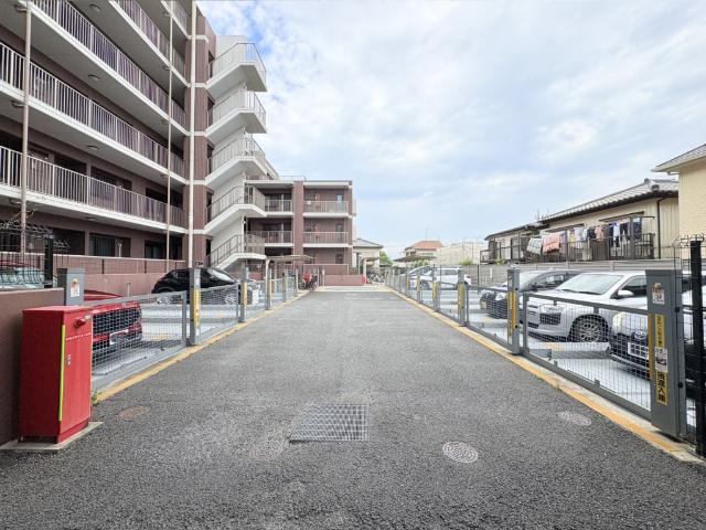 【きっちり整備された駐車場】敷地内駐車場あります。最新の空き状況はお問合せください。