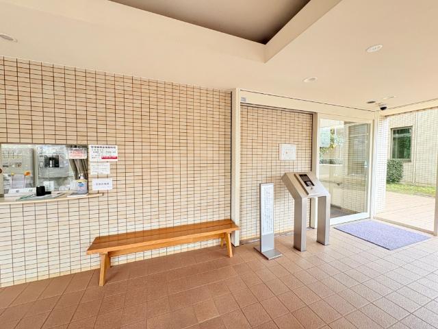 【エントランス】オートロックや防犯カメラで暮らしの安心・安全をお守りします。