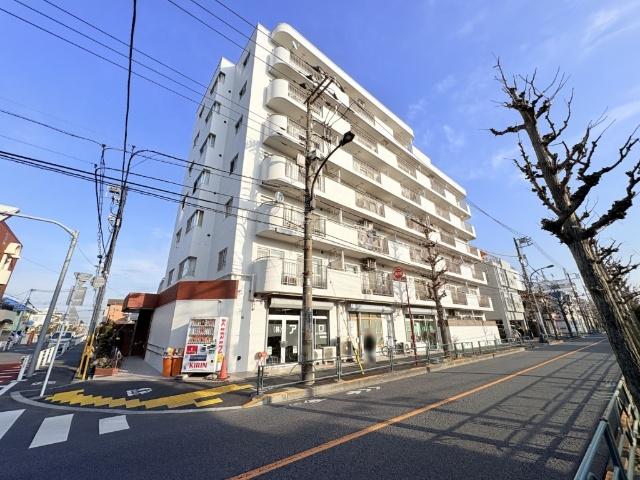 【京成電鉄「金町」駅徒歩6分で遅い帰宅時も便利】忙しい朝、遅い帰宅時にも嬉しい距離感です。駅前が栄えているため、お休みの日もお買い物に不便しませんね♪