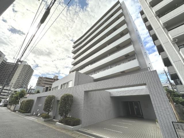 【「松戸」駅徒歩8分の好立地】忙しい朝、遅い帰宅時にも安心の駅近物件です。アトレ松戸なども徒歩圏で、車を使わなくてもお買い物に不便しませんね♪