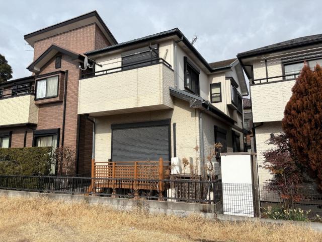 【建物南側からの外観】家の前には遮るものが何もないので、陽当りが確保されます。