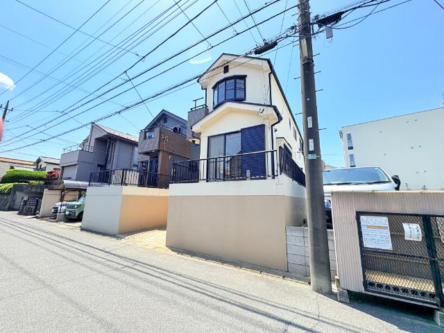 【各居室6帖以上の家】各部屋にゆとりと独立感を持たせた間取りです。