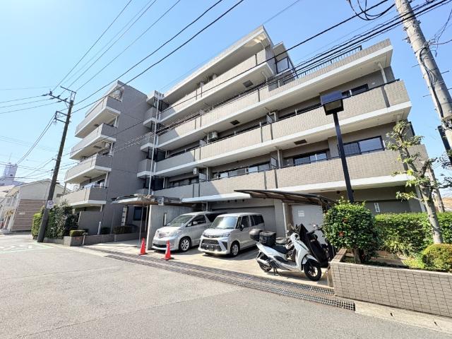 【「松戸」駅徒歩12分で遅い帰宅時も便利】忙しい朝、遅い帰宅時にも嬉しい距離感です。駅前が栄えているため、お休みの日もお買い物に不便しませんね♪
