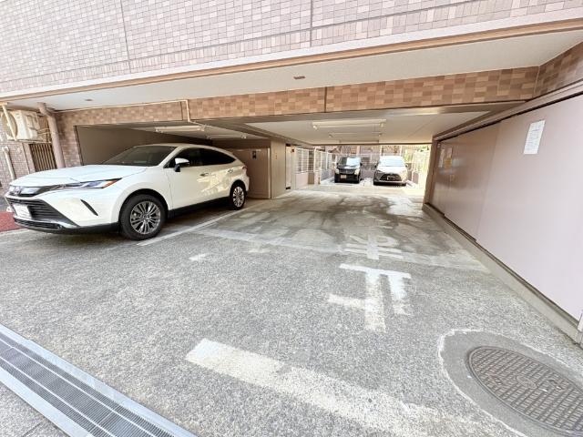 【きっちり整備された駐車場】敷地内駐車場あります。最新の空き状況はお問合せください。