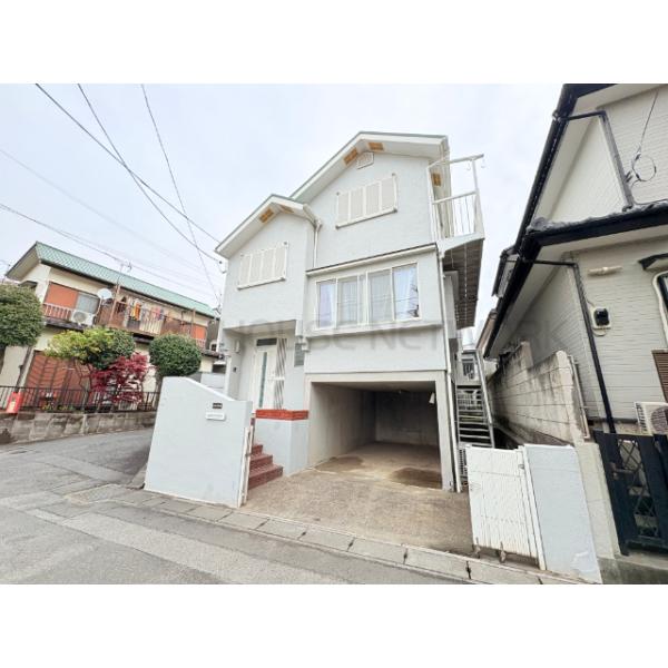 【『新松戸』『北小金』駅徒歩13分で遅い帰宅時も便利】忙しい朝、遅い帰宅時にも嬉しい距離感です。駅前が栄えているため、お休みの日もお買い物に不便しませんね♪