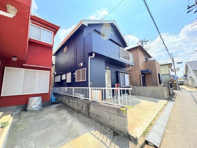 【閑静な住宅街】一戸建てが密集しているベッドタウンです。車の交通量も多くなく静かです。