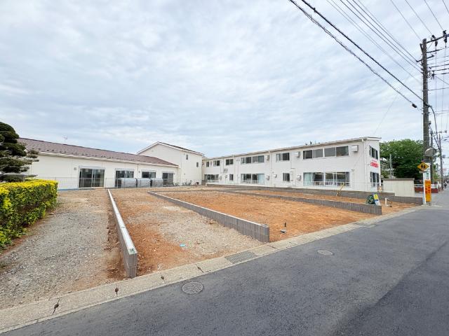 【南道路につき陽当たり良好】陽射しに包まれた明るい立地で開放感が溢れます。設計・間取りの自由度が高く理想の住まいを建築可能です。