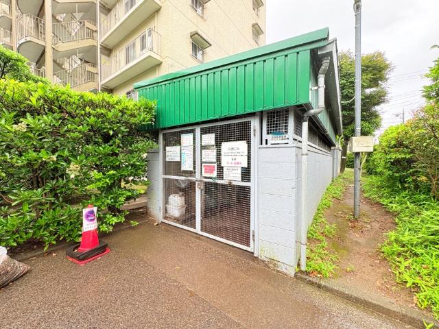 【ゴミ集積所】種類ごとに分別されたゴミ集積所です。きちんと管理がされています。