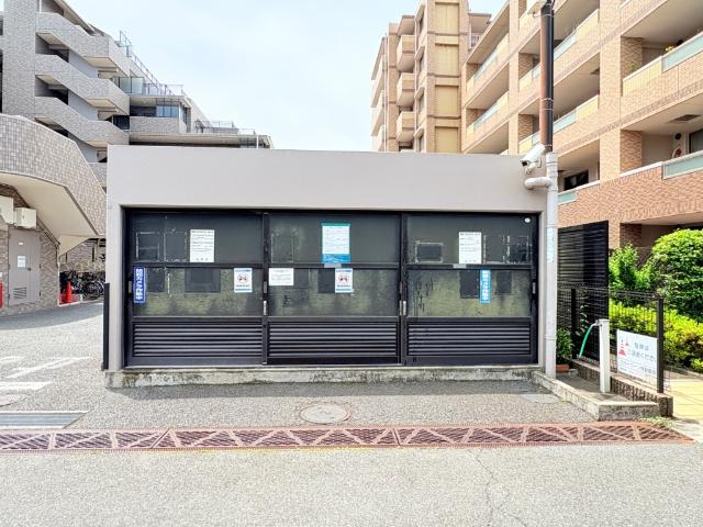 【ゴミ集積所】種類ごとに分別されたゴミ集積所です。きちんと管理がされています。