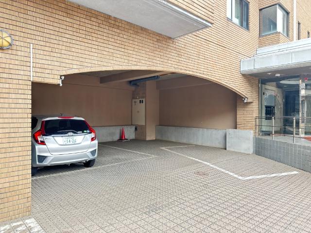 【きっちり整備された駐車場】敷地内駐車場あります。最新の空き状況はお問合せください。