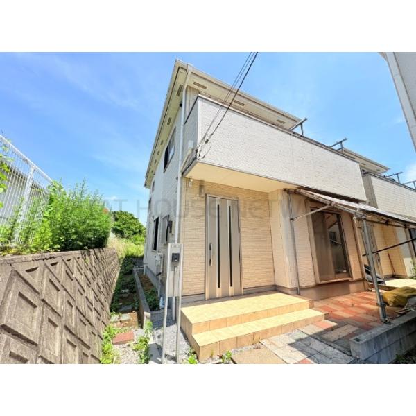 【『秋山』駅徒歩7分の好立地】忙しい朝、遅い帰宅時にも安心の駅近物件です。コンビニやドラッグストアが徒歩圏でお買い物に不便しませんね♪