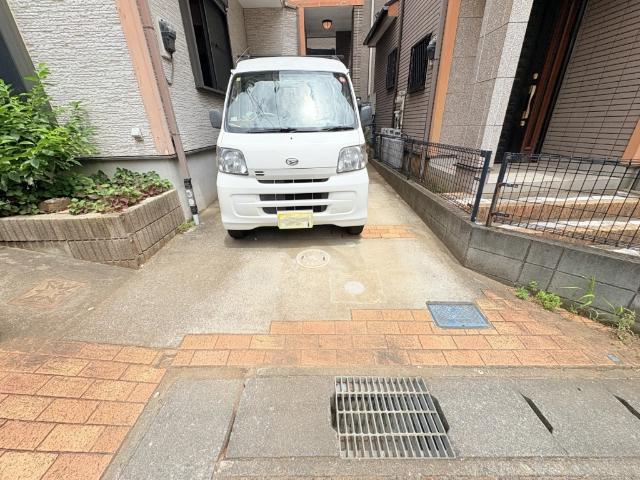 【駐車場1台完備】大きめの車も楽々入れます。