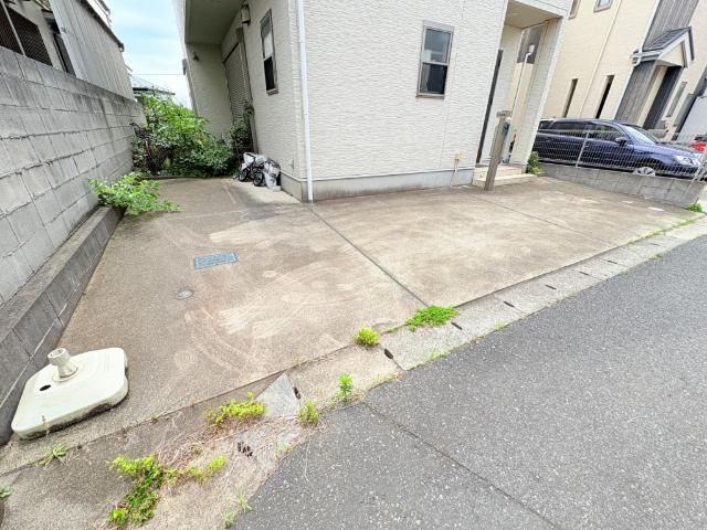【駐車場】余裕のあるスペースは来客時にも重宝しますね。