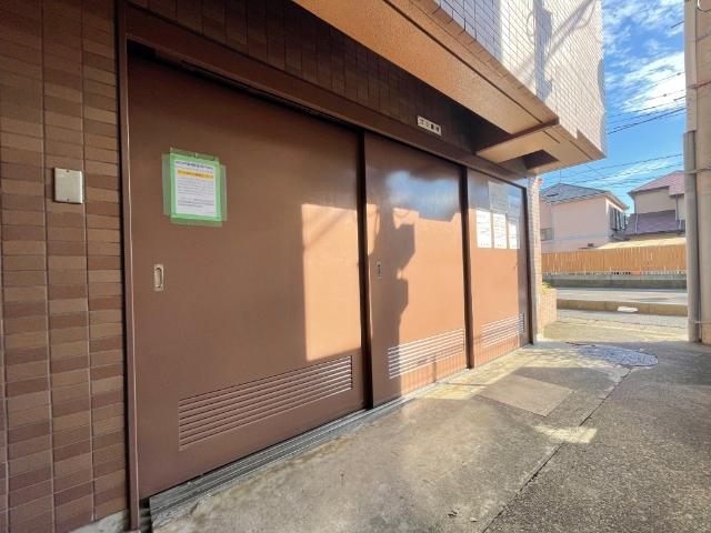 【ゴミ集積所】種類ごとに分別されたゴミ集積所です。きちんと管理がされています。