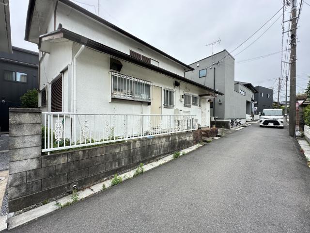【前面北側4m公道】大通りより少し中に入った静かな環境です。