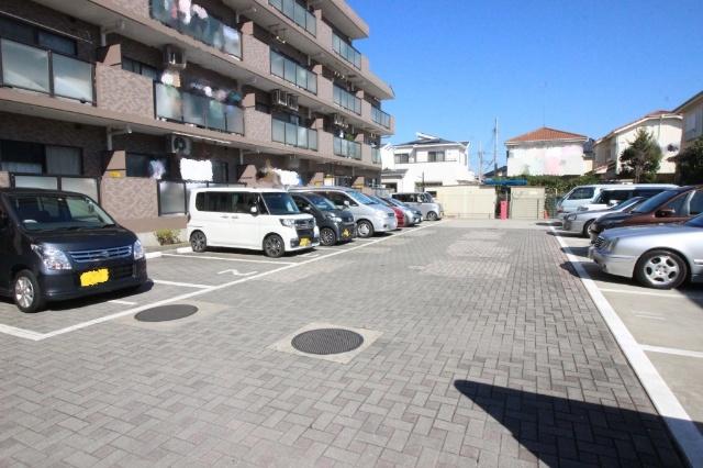 【きっちり整備された駐車場】敷地内駐車場あります。。最新の空き状況はお問合せください。