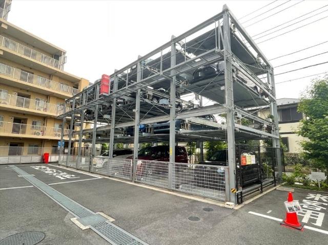 【きっちり整備された駐車場】敷地内駐車場あります。月額10,500円。最新の空き状況はお問合せください。