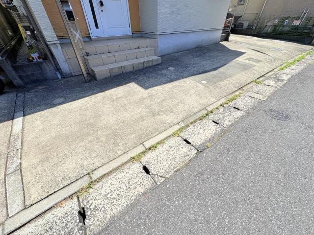 【駐車場1台完備】自動車1台の駐車スペースです。