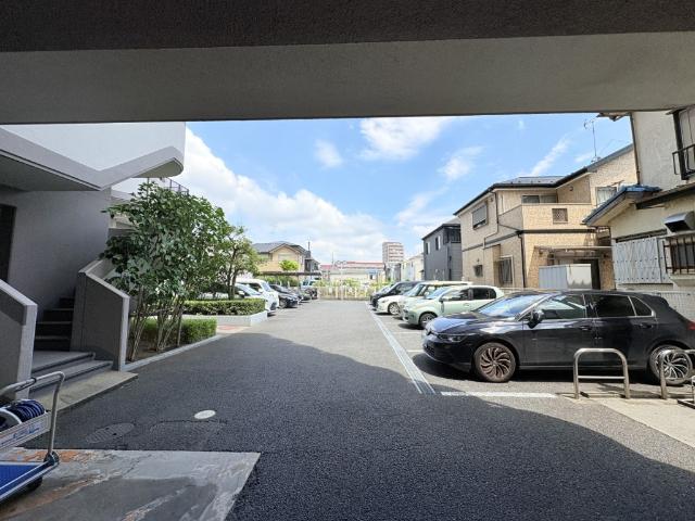 【きっちり整備された駐車場】敷地内駐車場あります。最新の空き状況はお問合せください。