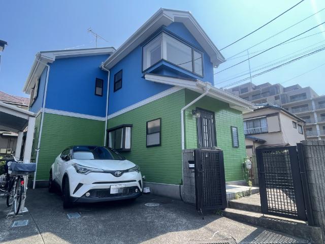 【駐車場1台完備】大きめの車も楽々入れます。