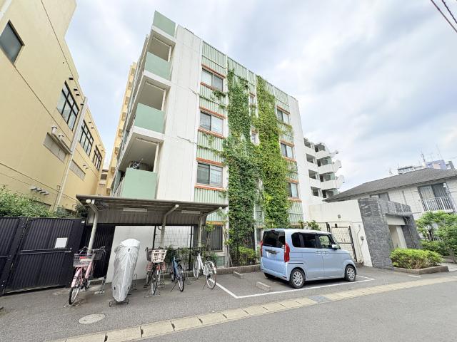【「北松戸」駅徒歩4分の好立地】忙しい朝、遅い帰宅時にも安心の駅近物件です。スーパーやドラッグストアなども徒歩圏で、車を使わなくてもお買い物に不便しませんね♪