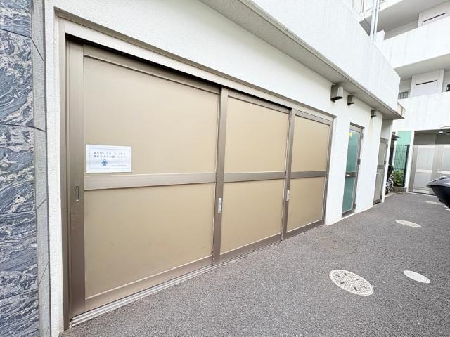 【ゴミ集積所】種類ごとに分別されたゴミ集積所です。きちんと管理がされています。