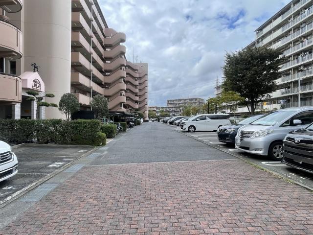 【きっちり整備された駐車場】敷地内駐車場あります。最新の空き状況はお問合せください。