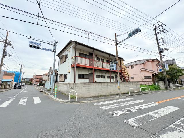 【ゆったり角地の区画】角地の為、陽射しに包まれた明るい立地で開放感が溢れます。設計・間取りの自由度が高く理想の住まいを建築可能です。