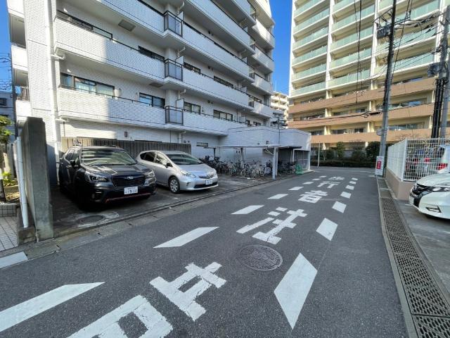 【きっちり整備された駐車場】敷地内駐車場あります。最新の空き状況はお問合せください。