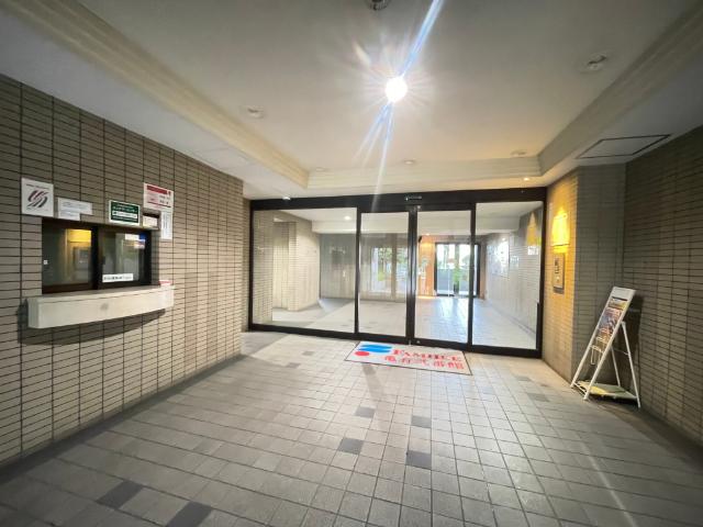 【エントランス】オートロックや防犯カメラで暮らしの安心・安全をお守りします。