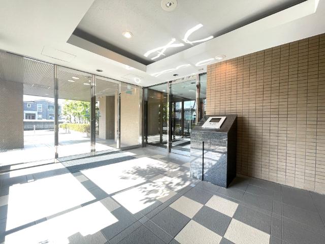 【エントランス】オートロックや防犯カメラで暮らしの安心・安全をお守りします。