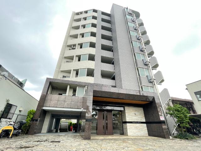 【「南流山」駅徒歩13分のペット飼育可能物件】忙しい朝、遅い帰宅時にも嬉しい距離感です。駅前が栄えているため、お休みの日もお買い物に不便しませんね♪