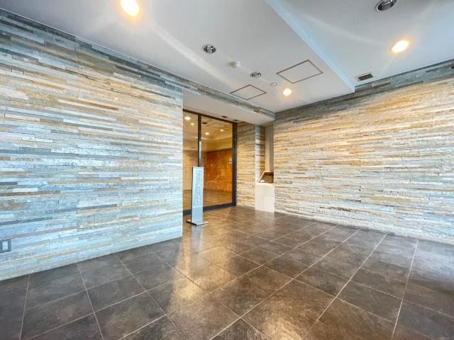 【エントランス】オートロックや防犯カメラで暮らしの安心・安全をお守りします。