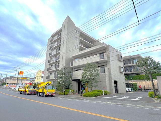 【「五香」駅徒歩5分の好立地】忙しい朝、遅い帰宅時にも安心の駅近物件です。車を使わなくてもお買い物に不便しませんね♪