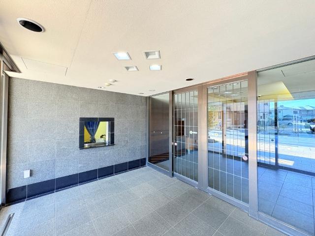 【エントランス】オートロックや防犯カメラで暮らしの安心・安全をお守りします。