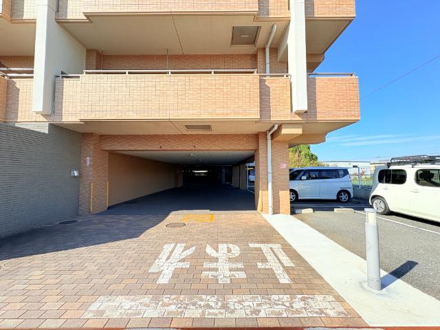 【きっちり整備された駐車場】利用料月額1,000〜3,000円。